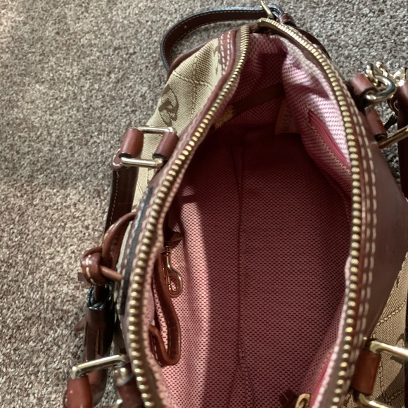 Small Dooney and Bourke purse/crossbody - Picture 3 of 3